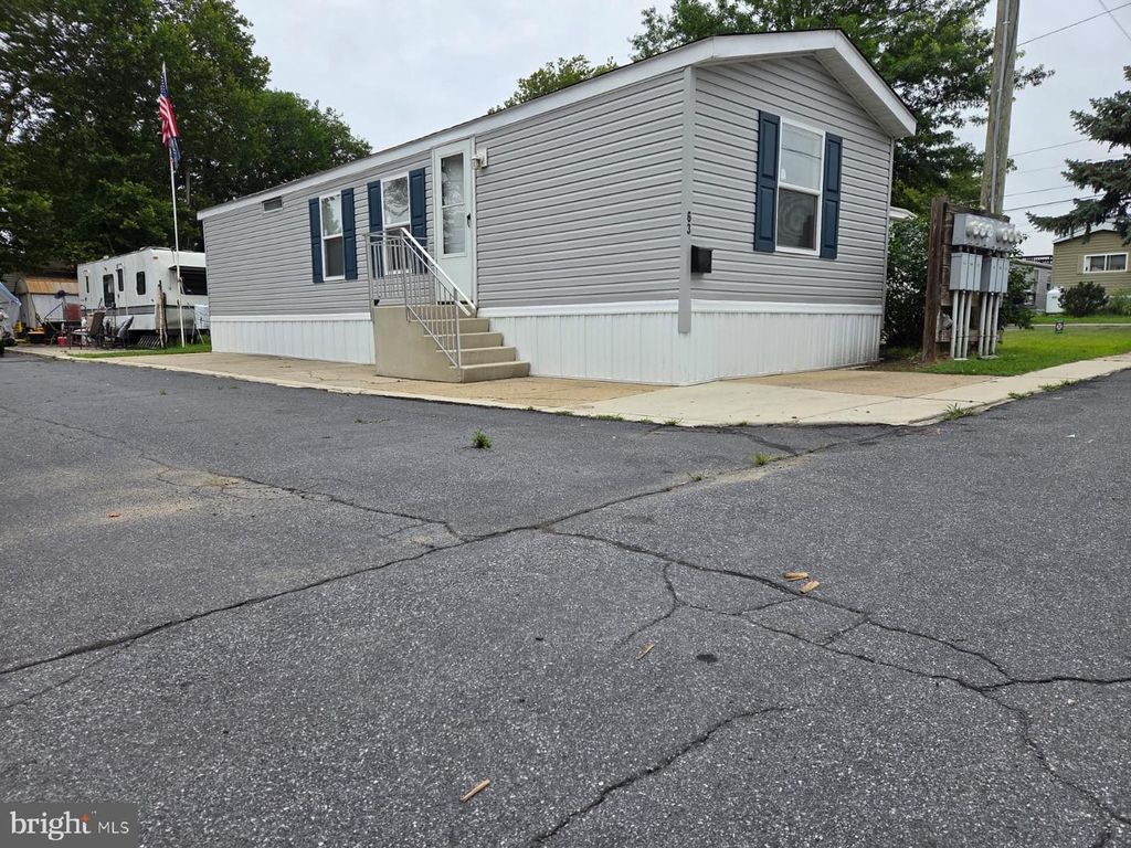 5224 MARLTON PIKE #63, PENNSAUKEN TWP, NJ 08109 — exterior