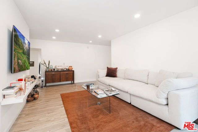 525 N Sycamore Avenue 301, Los Angeles, CA 90036