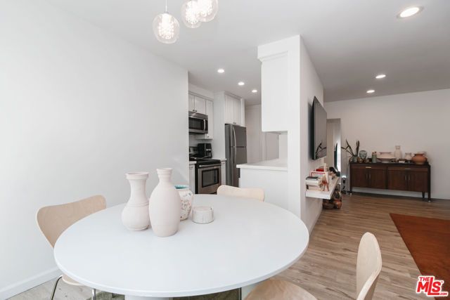 525 N Sycamore Avenue 301, Los Angeles, CA 90036