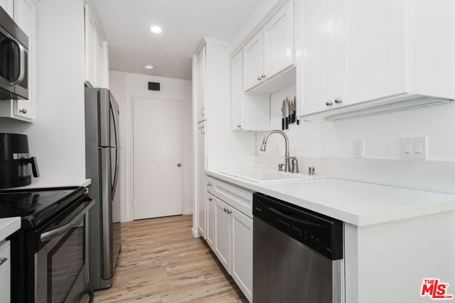 525 N Sycamore Avenue 301, Los Angeles, CA 90036