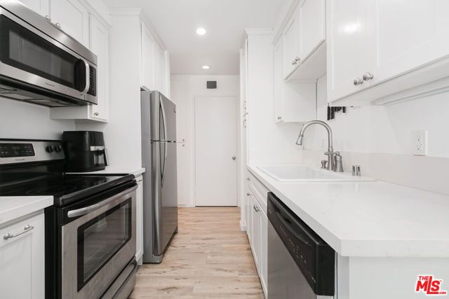 525 N Sycamore Avenue 301, Los Angeles, CA 90036