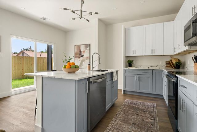 303 Hackberry LN, Austin, TX 78753
