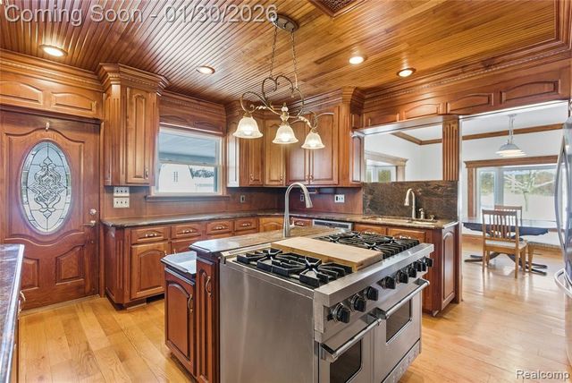 1684 W Leonard Road, Leonard, MI 48367