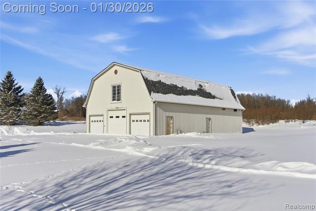 1684 W Leonard Road, Leonard, MI 48367