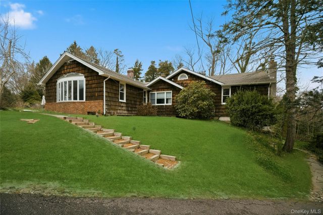 54 Cove Road, Huntington, NY 11743