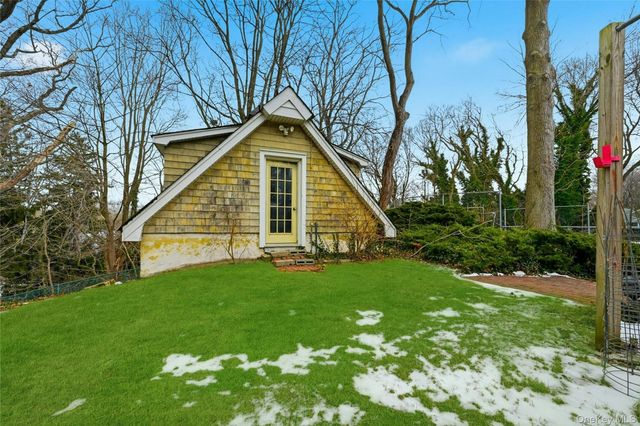 54 Cove Road, Huntington, NY 11743