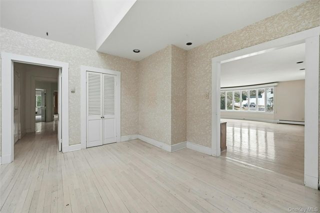 54 Cove Road, Huntington, NY 11743