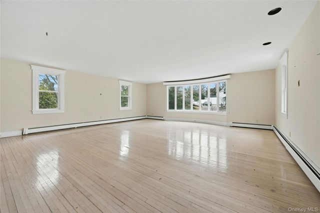 54 Cove Road, Huntington, NY 11743