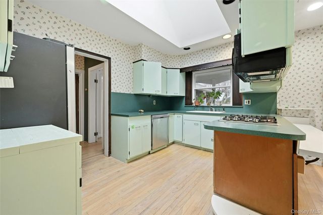 54 Cove Road, Huntington, NY 11743