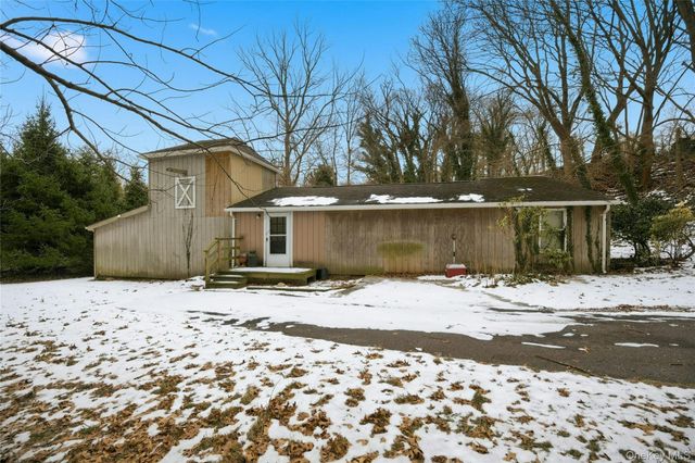 54 Cove Road, Huntington, NY 11743