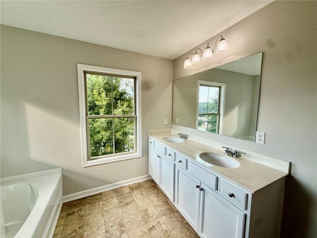 5190 Amberland Square, Atlanta, GA 30349