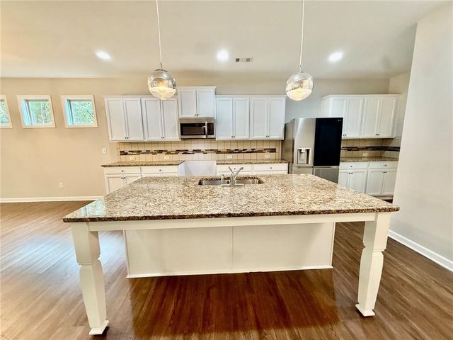 5190 Amberland Square, Atlanta, GA 30349