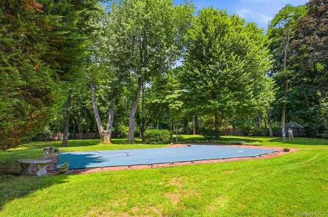 5 Libby Drive, Glen Cove, NY 11542