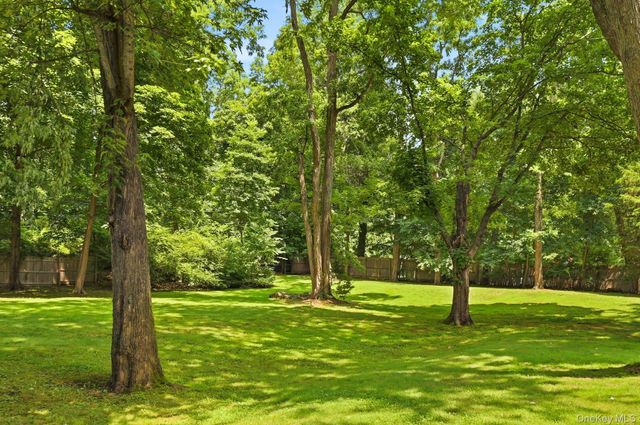 5 Libby Drive, Glen Cove, NY 11542