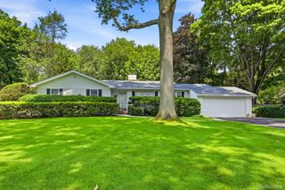 5 Libby Drive, Glen Cove, NY 11542