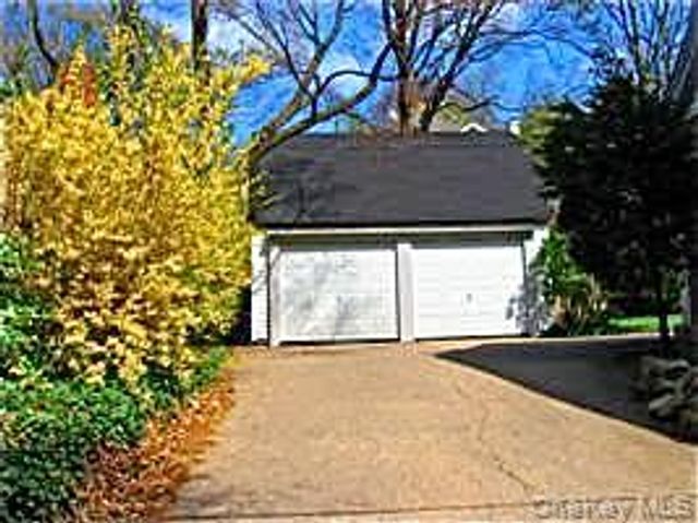 15 Maple Grove Street, Great Neck, NY 11023