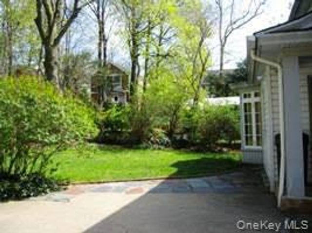 15 Maple Grove Street, Great Neck, NY 11023