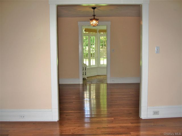 15 Maple Grove Street, Great Neck, NY 11023