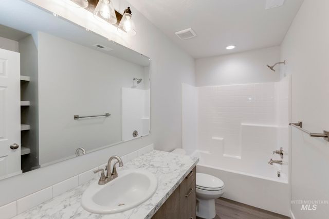 1602 Long Pond St, Middleton, ID 83644