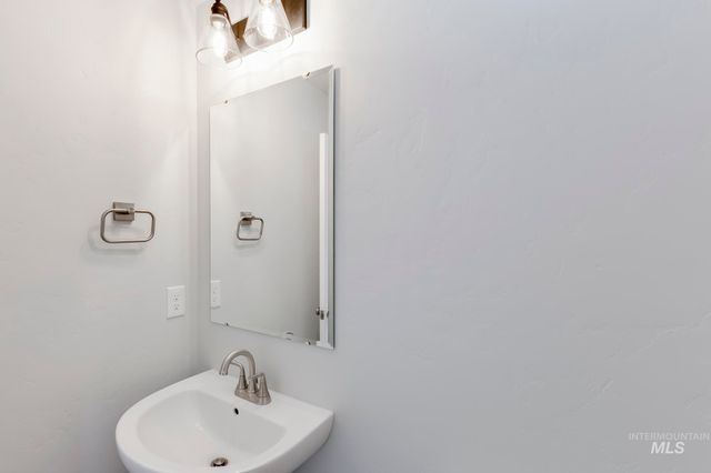 1602 Long Pond St, Middleton, ID 83644