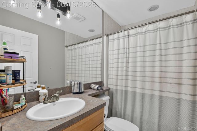 7040 McGuire Road, Tyrone Township, MI 48430