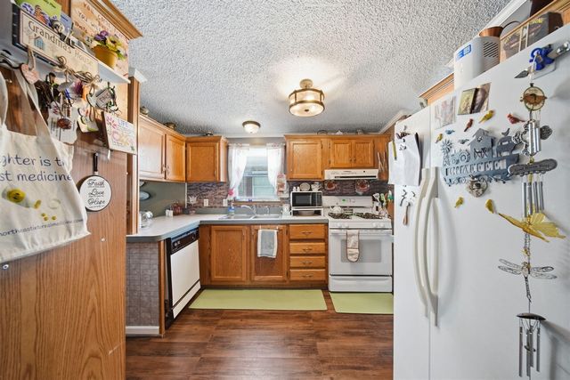 953 Savannah River Drive, Adrian, MI 49221