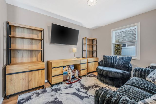 33 Loughlin Drive, Shirley, NY 11967