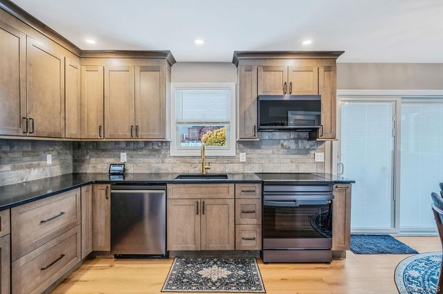 33 Loughlin Drive, Shirley, NY 11967