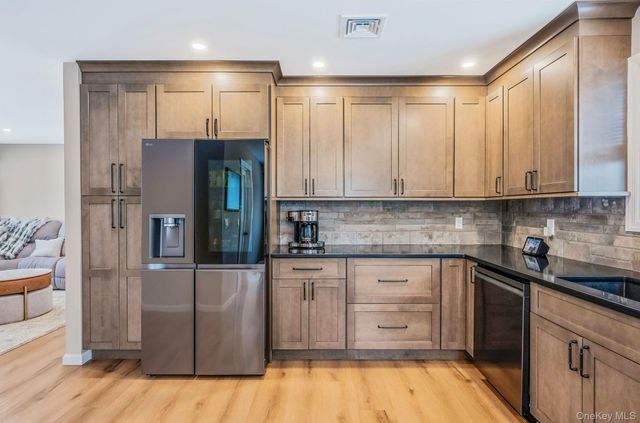 33 Loughlin Drive, Shirley, NY 11967