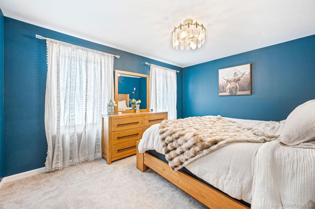 33 Loughlin Drive, Shirley, NY 11967