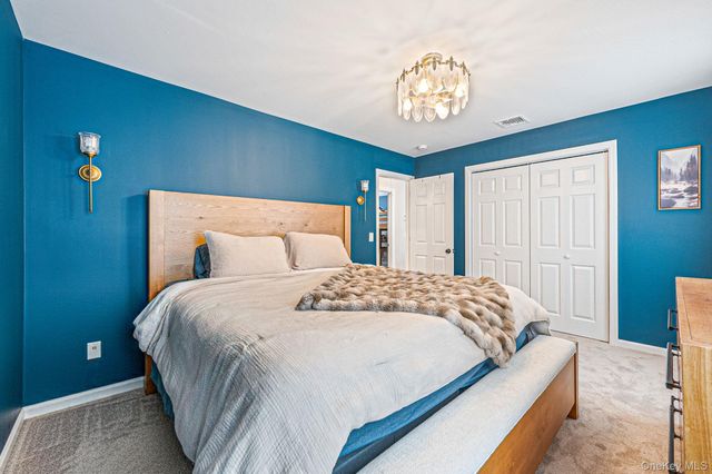 33 Loughlin Drive, Shirley, NY 11967