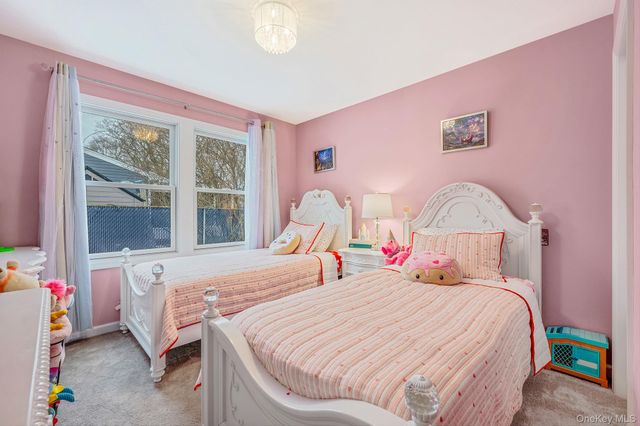 33 Loughlin Drive, Shirley, NY 11967