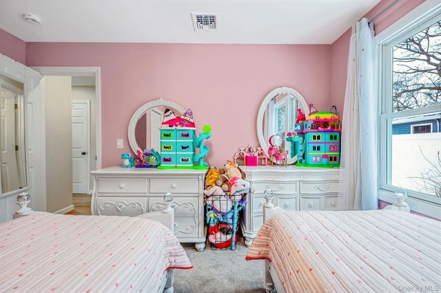 33 Loughlin Drive, Shirley, NY 11967