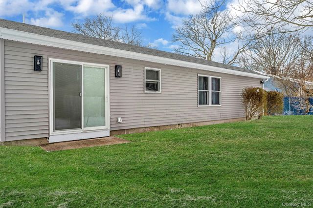 33 Loughlin Drive, Shirley, NY 11967