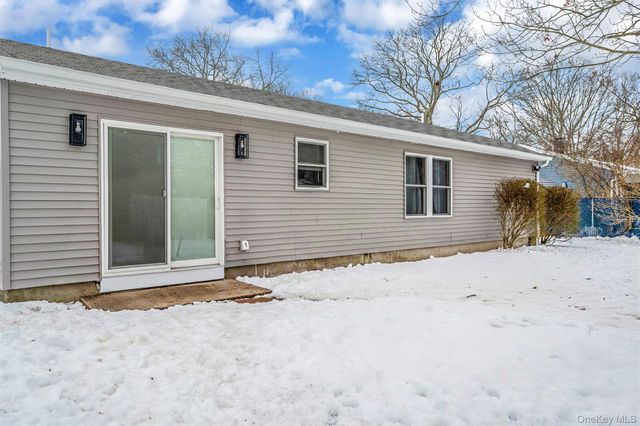 33 Loughlin Drive, Shirley, NY 11967