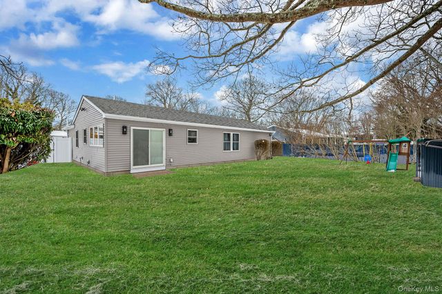 33 Loughlin Drive, Shirley, NY 11967