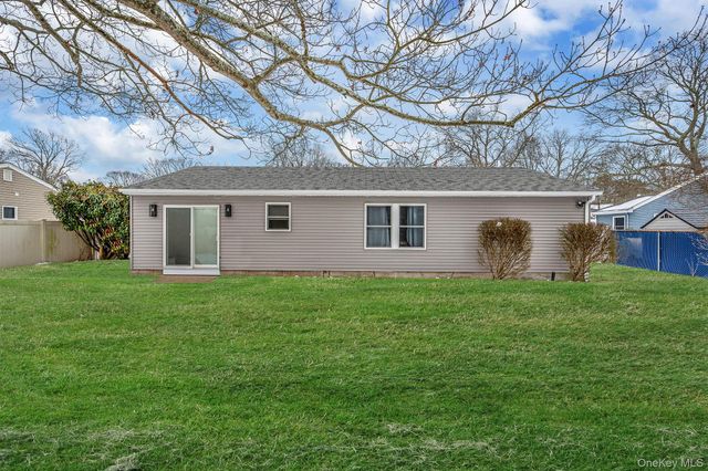 33 Loughlin Drive, Shirley, NY 11967