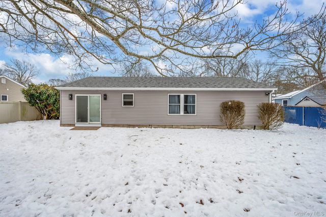 33 Loughlin Drive, Shirley, NY 11967