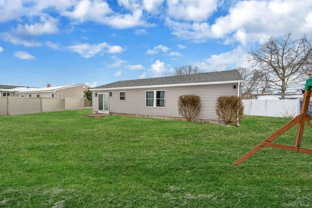 33 Loughlin Drive, Shirley, NY 11967