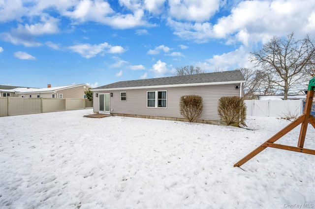 33 Loughlin Drive, Shirley, NY 11967