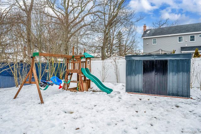 33 Loughlin Drive, Shirley, NY 11967