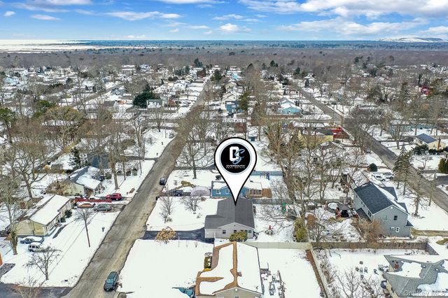 33 Loughlin Drive, Shirley, NY 11967