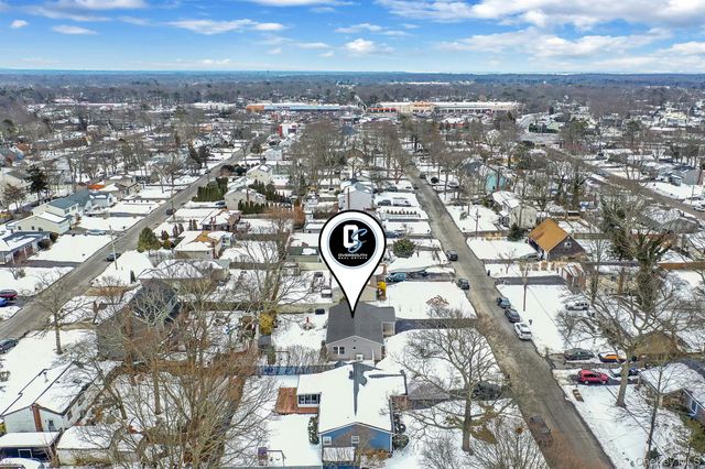 33 Loughlin Drive, Shirley, NY 11967