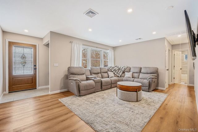 33 Loughlin Drive, Shirley, NY 11967