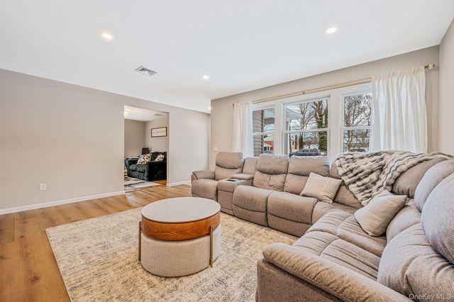 33 Loughlin Drive, Shirley, NY 11967