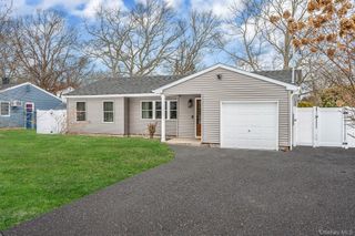 33 Loughlin Drive, Shirley, NY 11967