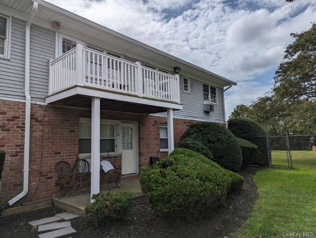 1 Hemlock Drive F165, Bay Shore, NY 11706 — exterior