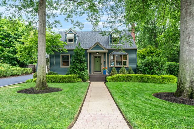 107 Jefferson Street, East Islip, NY 11730