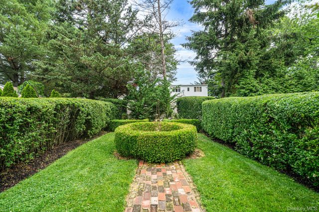 107 Jefferson Street, East Islip, NY 11730