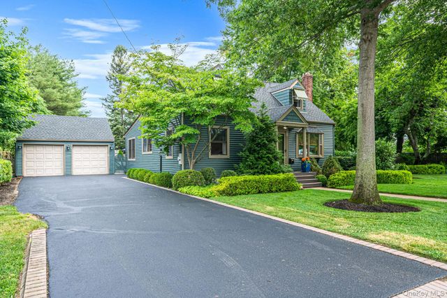 107 Jefferson Street, East Islip, NY 11730